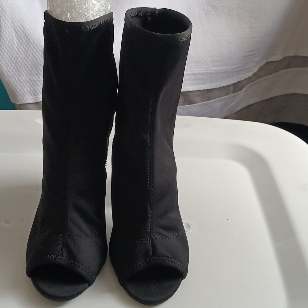 Charlotte Russe Cut Over the Ankle Peep Toe Sock Boots Black Neopreno.size 8.